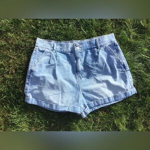 American Eagle Mom Shorts Sz 16 Pleated Front High Rise Denim Light Wash Cuffed